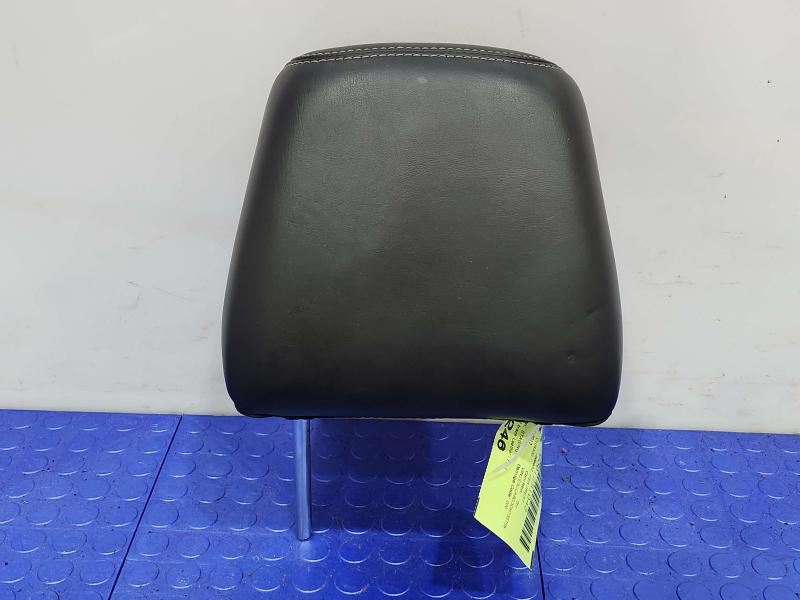 2013 Chrysler 300 Headrest