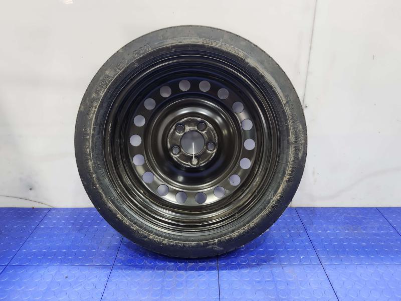 2013 Chrysler 300 Wheel