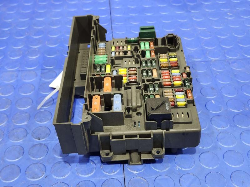 2008 BMW 128i Cabin Fuse Box