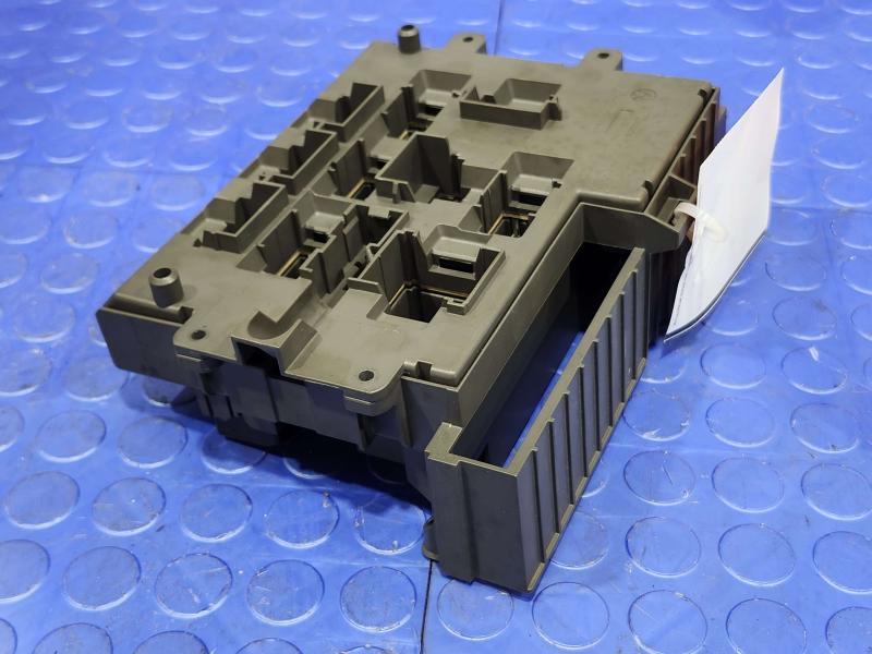 2008 BMW 128i Cabin Fuse Box