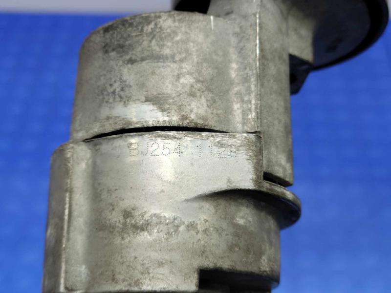 2013 Hyundai Santa Fe Engine Belt Tensioner