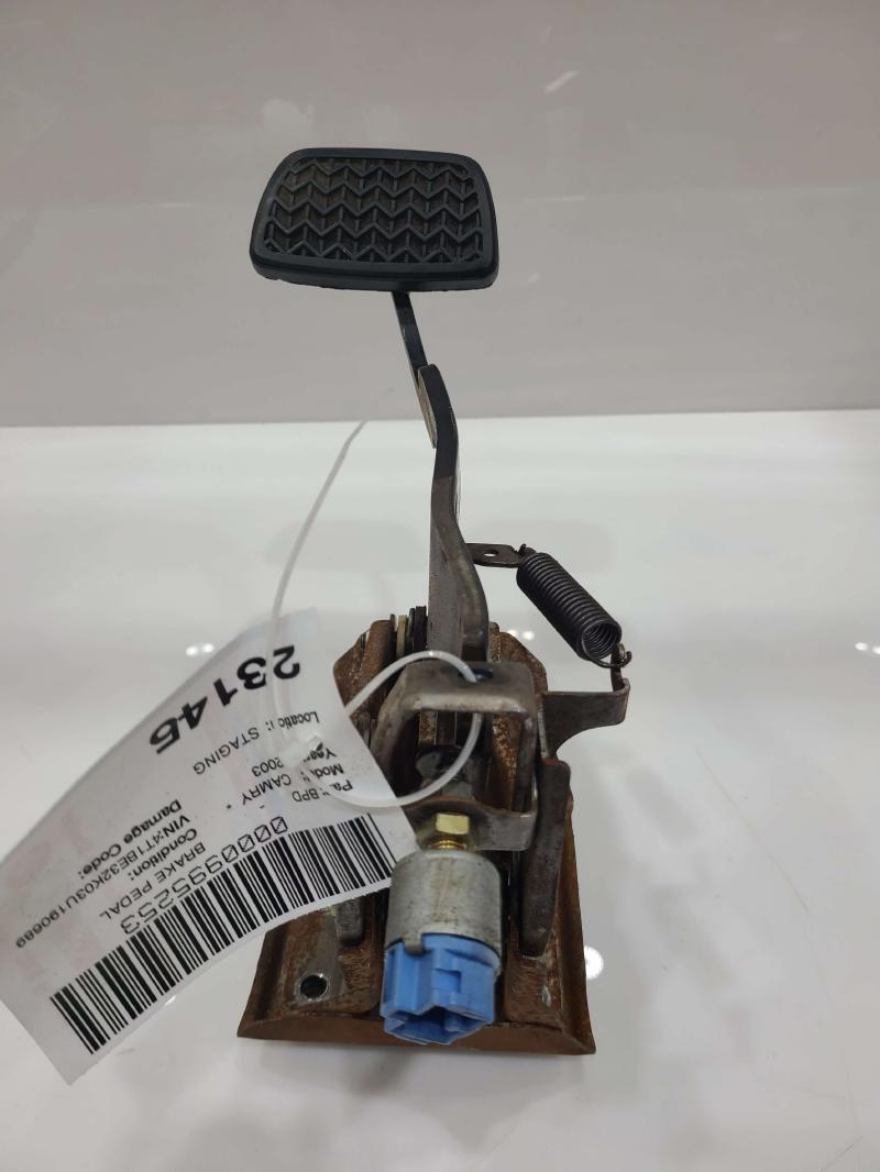 2002 - 2006 Toyota Camry Brake Pedal Assembly w/ Bracket OEM 4710133070