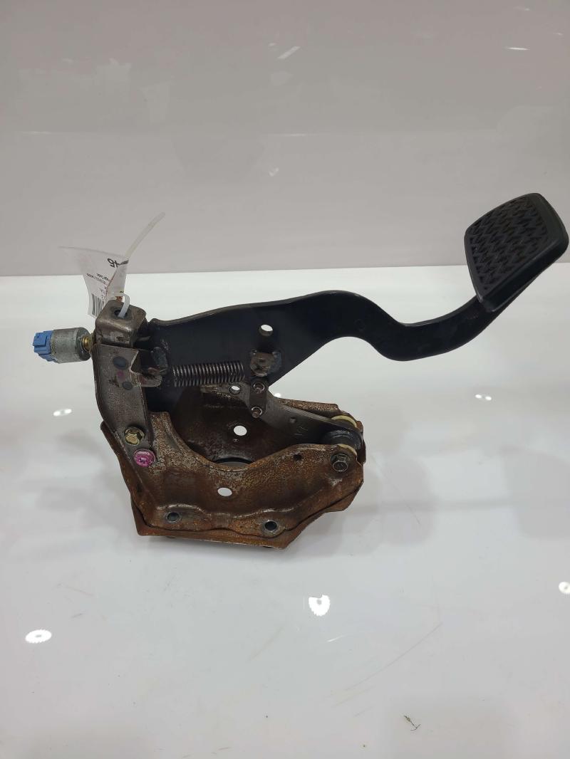 2002 - 2006 Toyota Camry Brake Pedal Assembly w/ Bracket OEM 4710133070