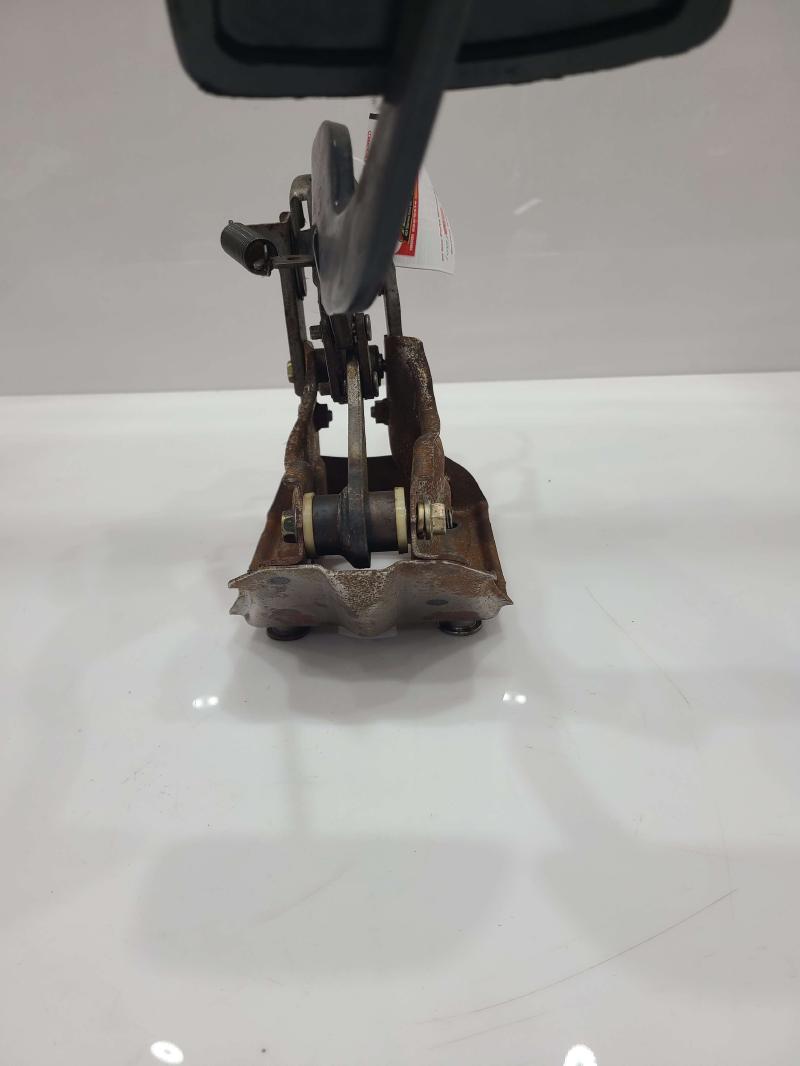 2002 - 2006 Toyota Camry Brake Pedal Assembly w/ Bracket OEM 4710133070