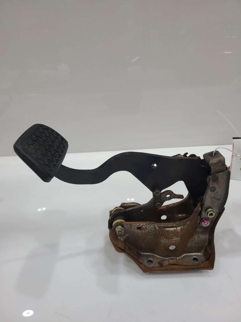 2002 - 2006 Toyota Camry Brake Pedal Assembly w/ Bracket OEM 4710133070