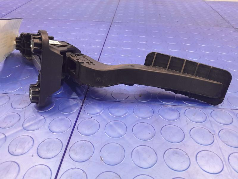 2016-2020 Hyundai Elantra Sedan Accelerator Pedal Assembly OEM 32700-F2100