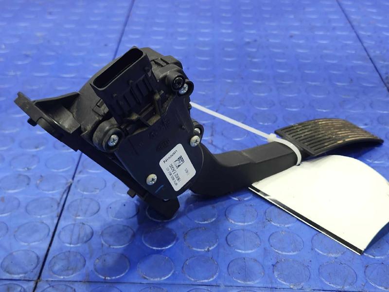 2005-2019 Nissan Frontier Accelerator Pedal Assembly w/ Sensor OEM 18002-EA000
