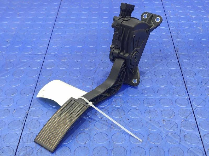 2005-2019 Nissan Frontier Accelerator Pedal Assembly w/ Sensor OEM 18002-EA000
