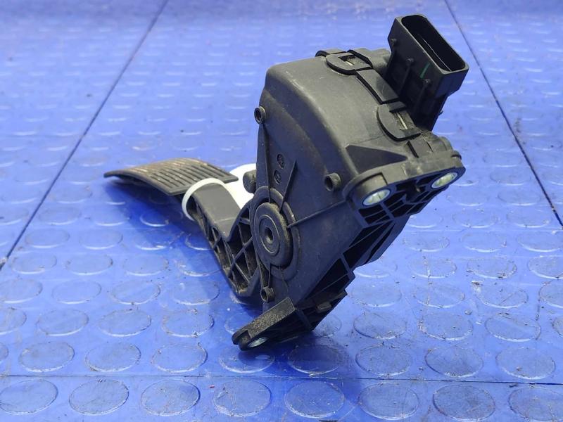 2005-2019 Nissan Frontier Accelerator Pedal Assembly w/ Sensor OEM 18002-EA000