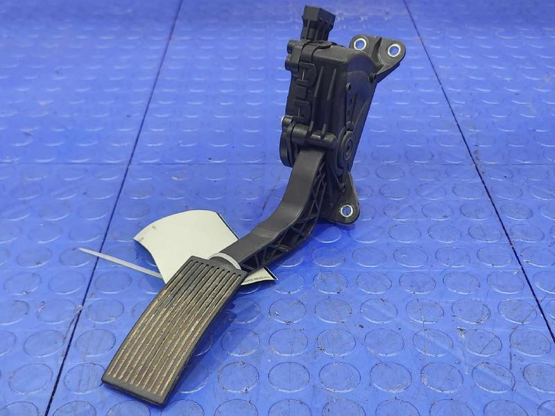 2005-2019 Nissan Frontier Accelerator Pedal Assembly w/ Sensor OEM 18002-EA000