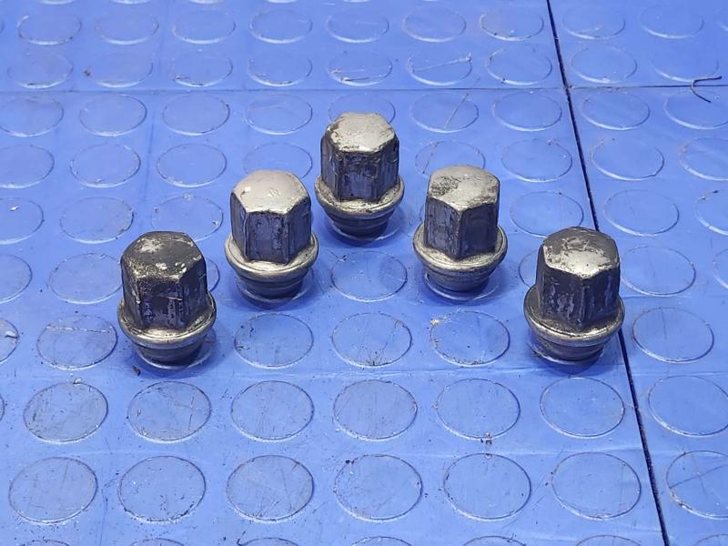 2013 Dodge Durango Lug Nuts