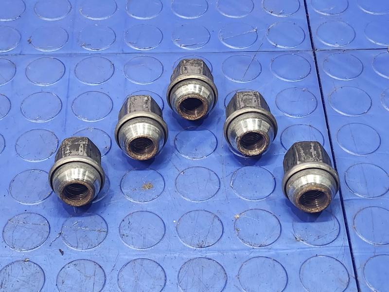 2013 Dodge Durango Lug Nuts