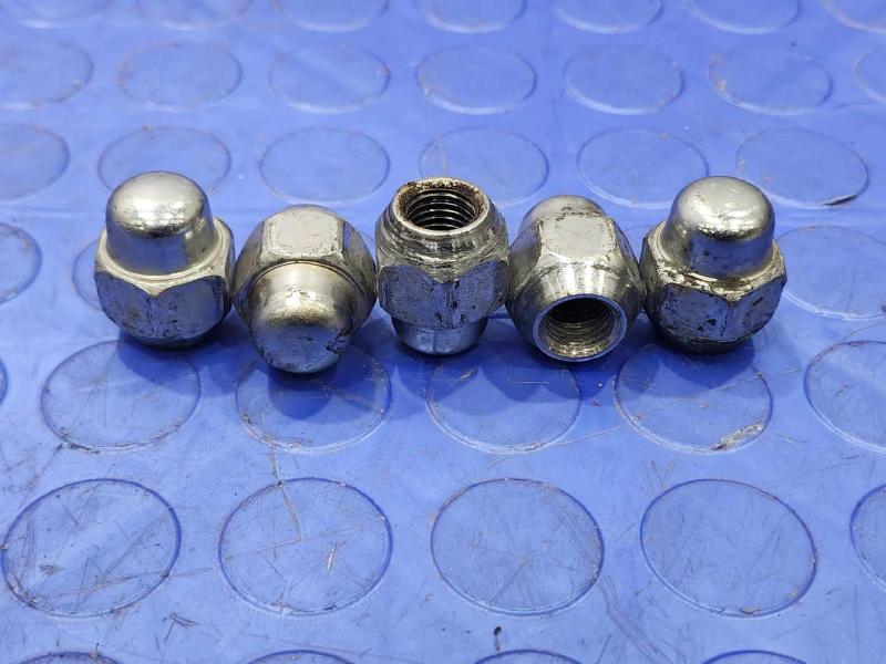 2012 Hyundai Veloster Lug Nuts