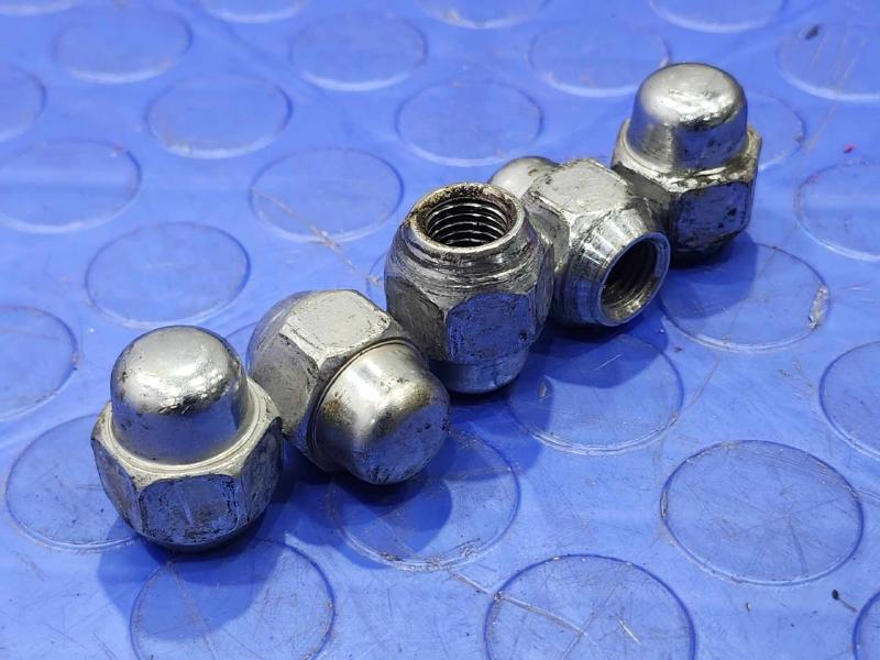 2012 Hyundai Veloster Lug Nuts