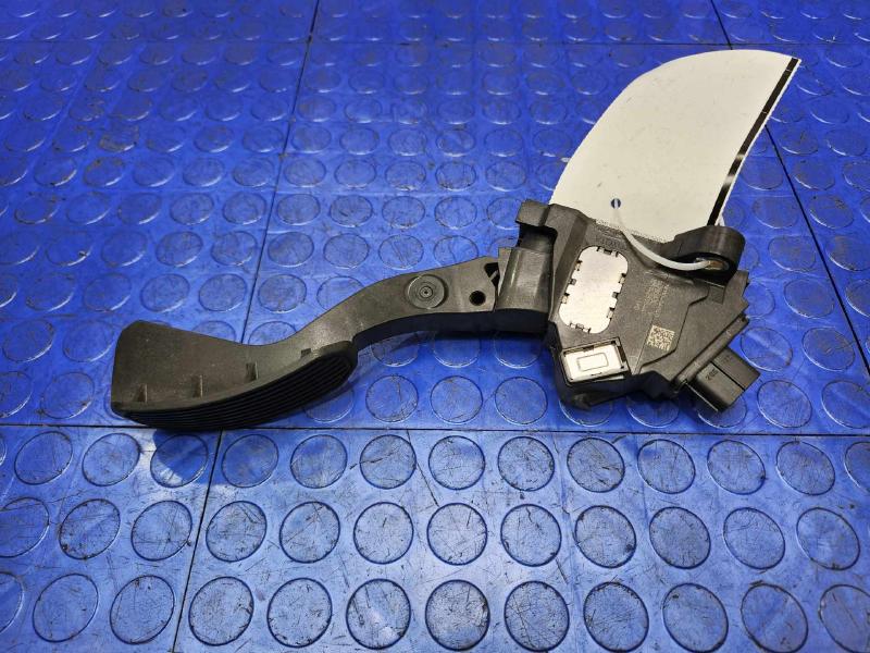 2013-2018 Toyota Avalon Accelerator Pedal Assembly Genuine OEM 78110-06040