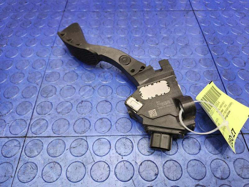 2013-2018 Toyota Avalon Accelerator Pedal Assembly Genuine OEM 78110-06040