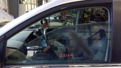 2009 Volkswagen Routan Front Door Glass/Window