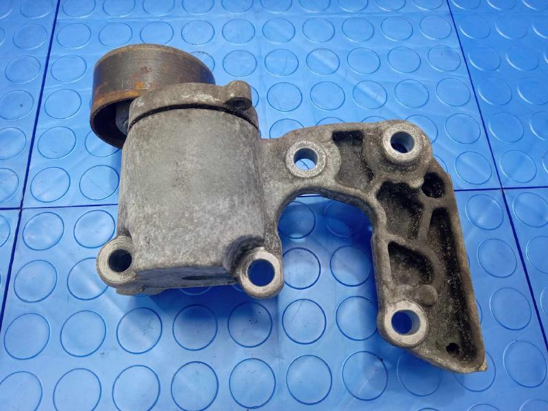 2011 Toyota Sienna Engine Belt Tensioner