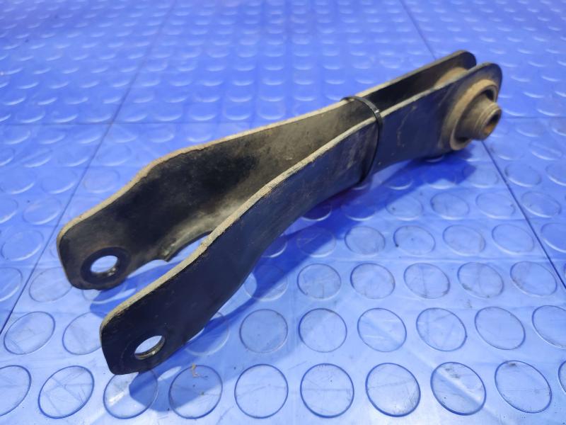 2017 Chrysler 200 Lower Control Arm Rr