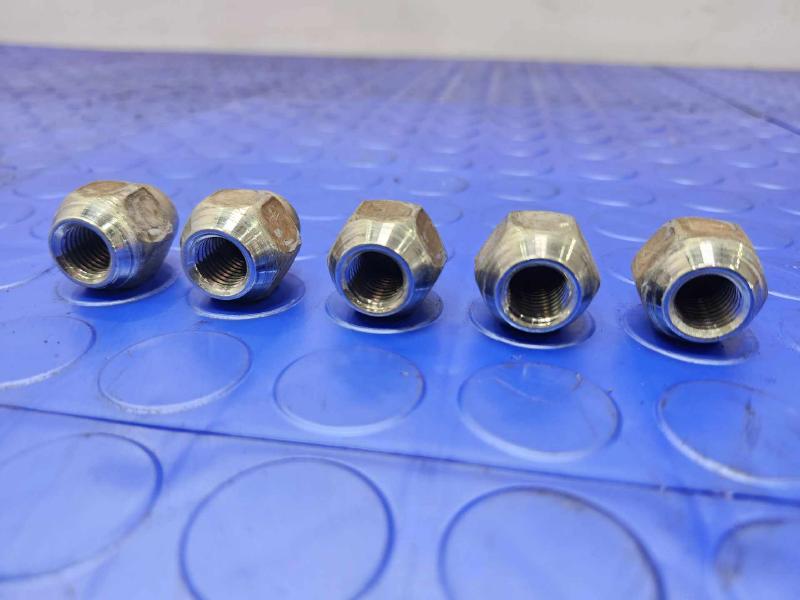 2016 Hyundai Tucson Lug Nuts