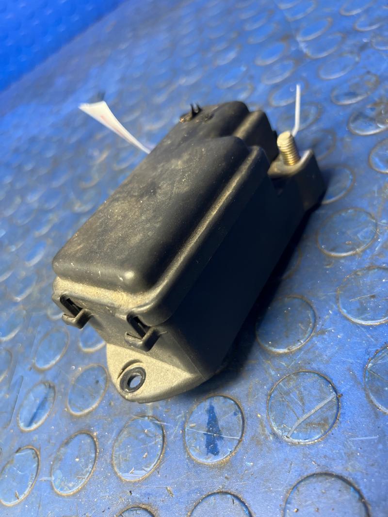 1997 Jaguar XK8 Engine Fuse Box