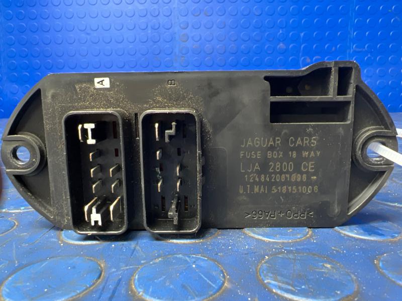 1997 Jaguar XK8 Engine Fuse Box