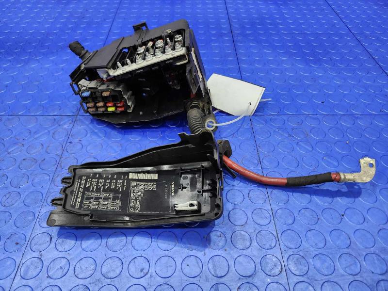 2012-2013 Volvo S60 XC60 Engine Fuse Box Relay Junction Block Genuine OEM