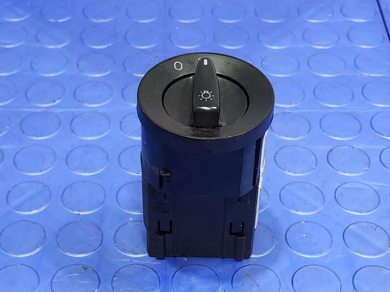 2005 Volkswagen Jetta Headlight Switch (Dash Mtd)