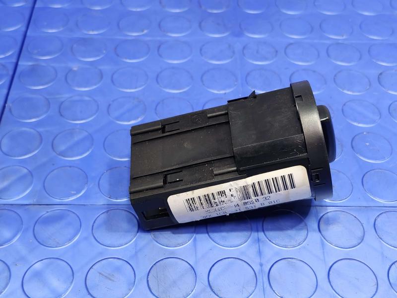 2005 Volkswagen Jetta Headlight Switch (Dash Mtd)