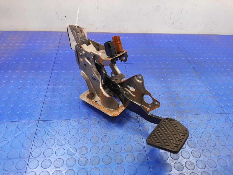 2014 Nissan Versa Brake Pedal