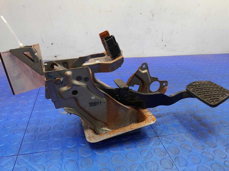 2014 Nissan Versa Brake Pedal