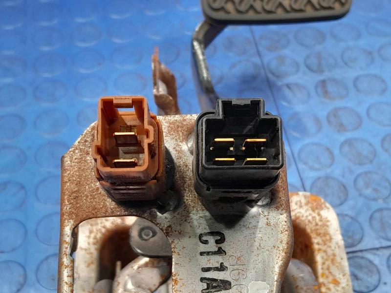 2014 Nissan Versa Brake Pedal