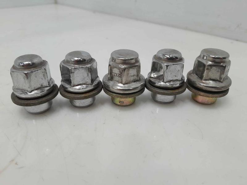 2016 Genesis Genesis Lug Nuts