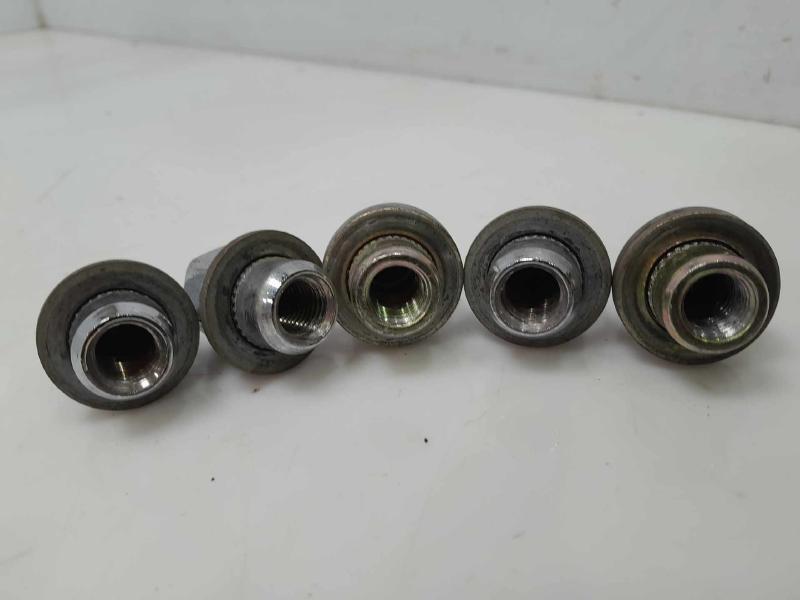 2016 Genesis Genesis Lug Nuts