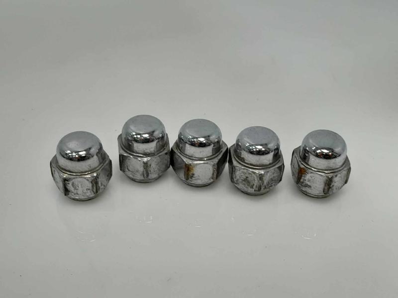 2015 Nissan Pathfinder Lug Nuts