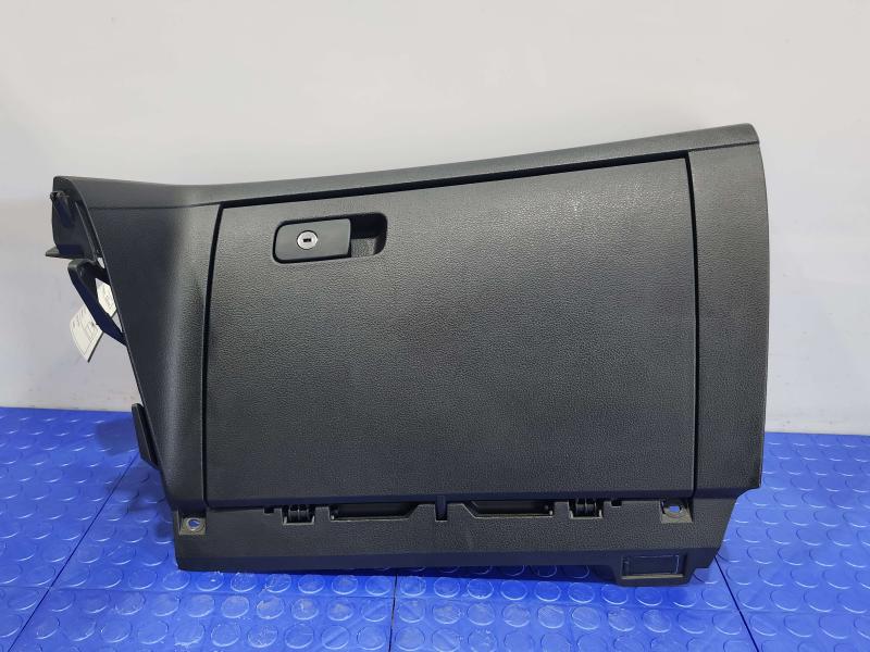 2020 Volkswagen Passat Glove Box