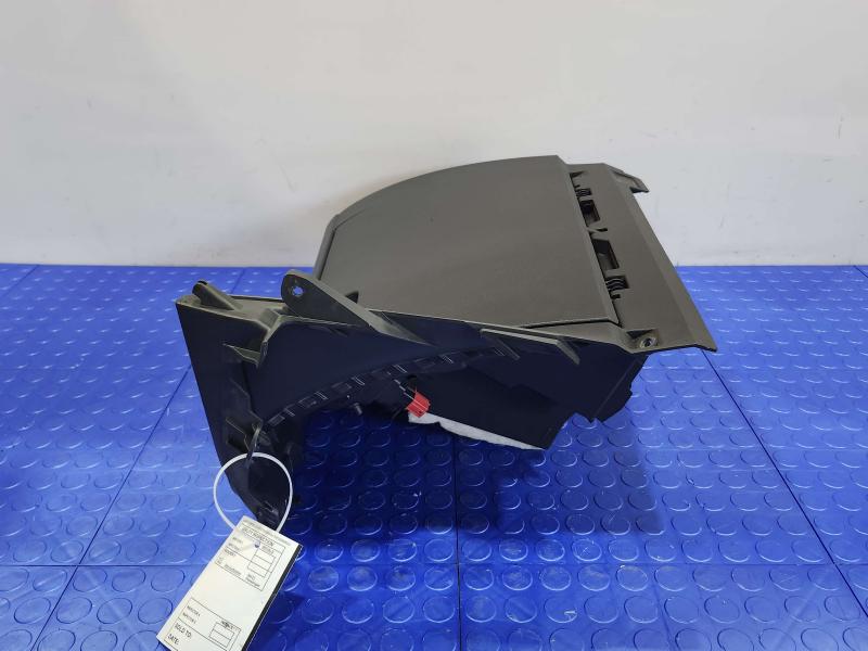 2020 Volkswagen Passat Glove Box