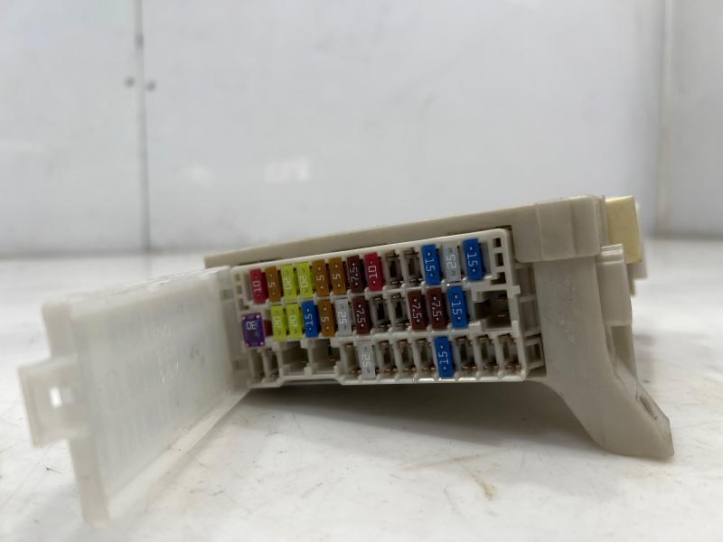 2016 Toyota Prius Cabin Fuse Box