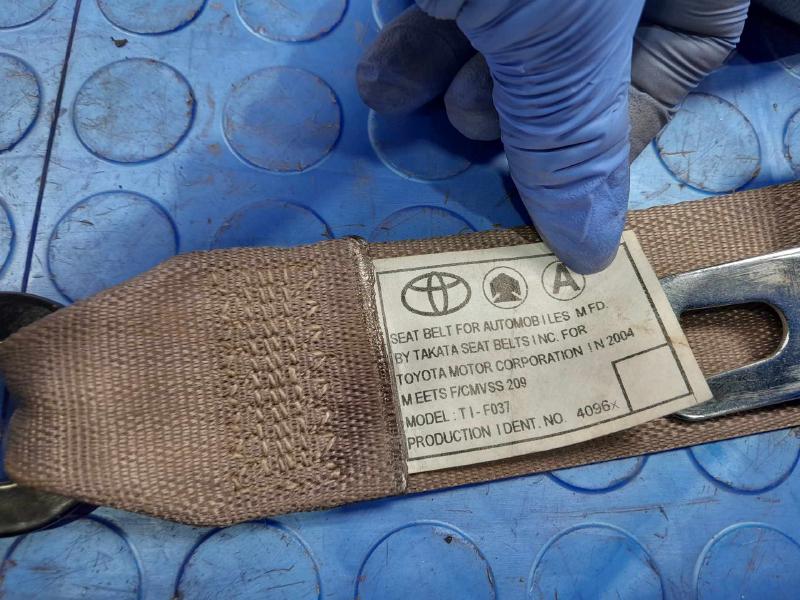 2004 Toyota Tacoma Rear Seat Belt