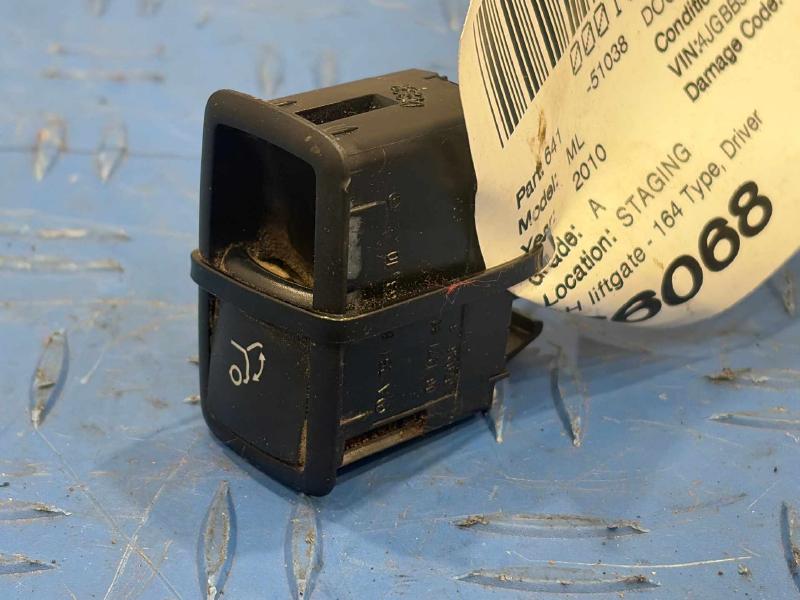2010 Mercedes ML-Class Door Switch Front