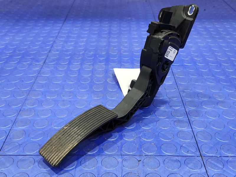 2011-2020 Jeep Grand Cherokee Accelerator Pedal Assembly Genuine OEM 52124785AE