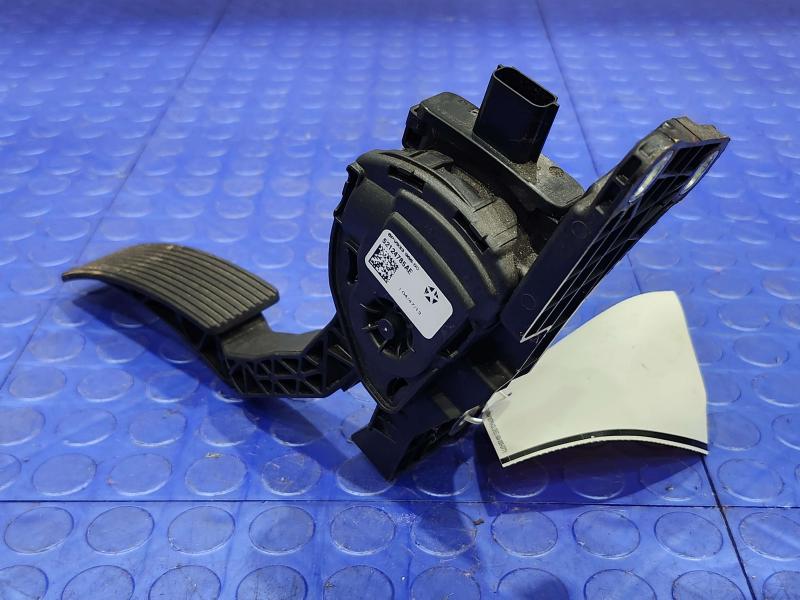 2011-2020 Jeep Grand Cherokee Accelerator Pedal Assembly Genuine OEM 52124785AE