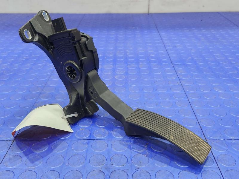 2011-2020 Jeep Grand Cherokee Accelerator Pedal Assembly Genuine OEM 52124785AE