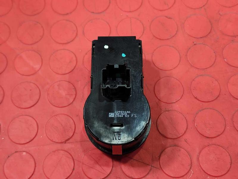 2015 Buick Regal Headlight Switch (Dash Mtd)
