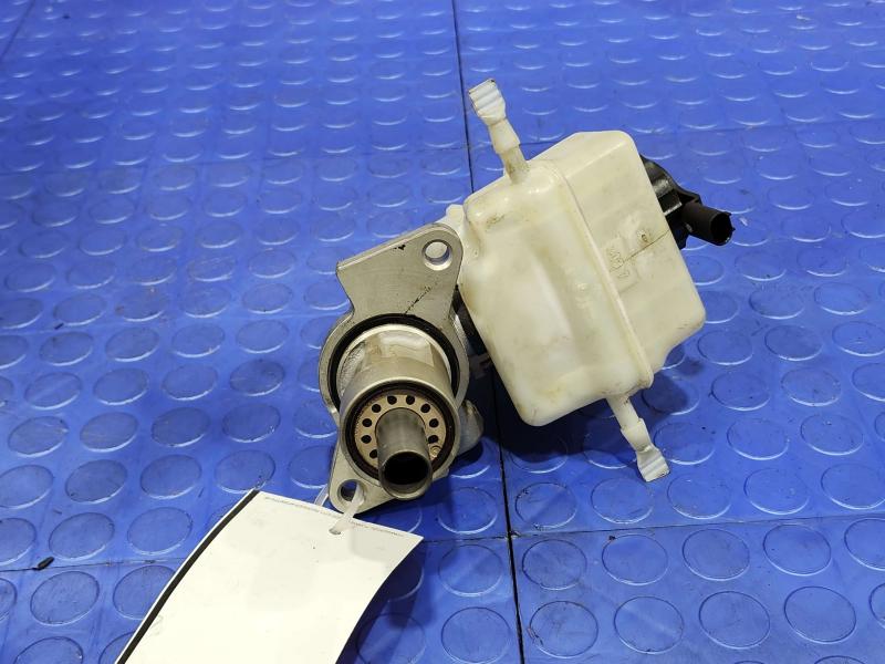 2008 BMW 128i Master Cylinder