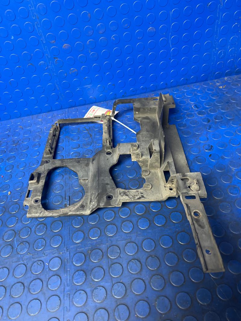 2000 GMC Sierra 1500 Headlight Bucket