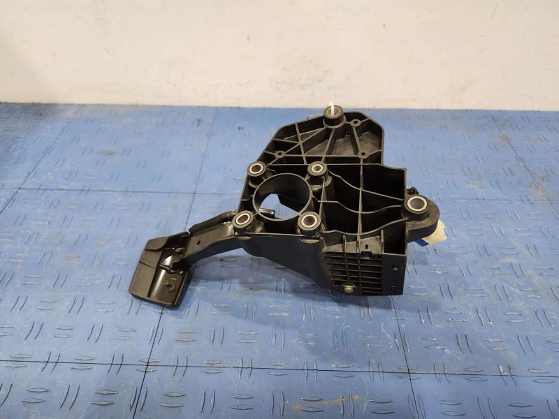 2015 Chrysler 200 Brake Pedal