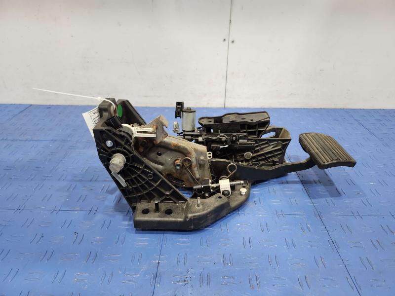2015 Chevrolet Tahoe Brake Pedal