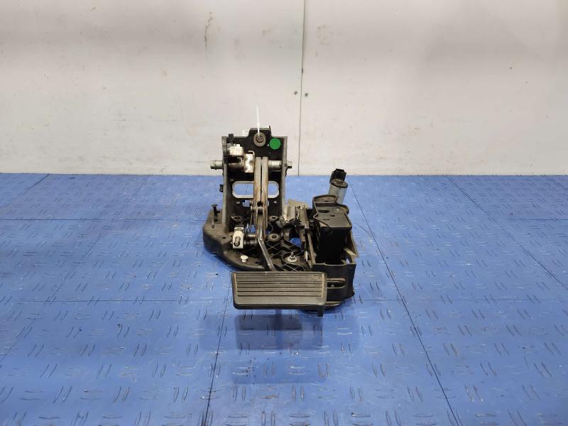 2015 Chevrolet Tahoe Brake Pedal