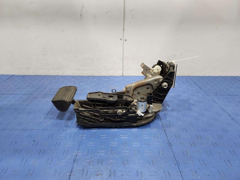 2015 Chevrolet Tahoe Brake Pedal